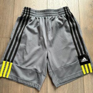 ADIDAS BOYS PULL ON ELASTIC WAIST ATHLETIC SHORTS